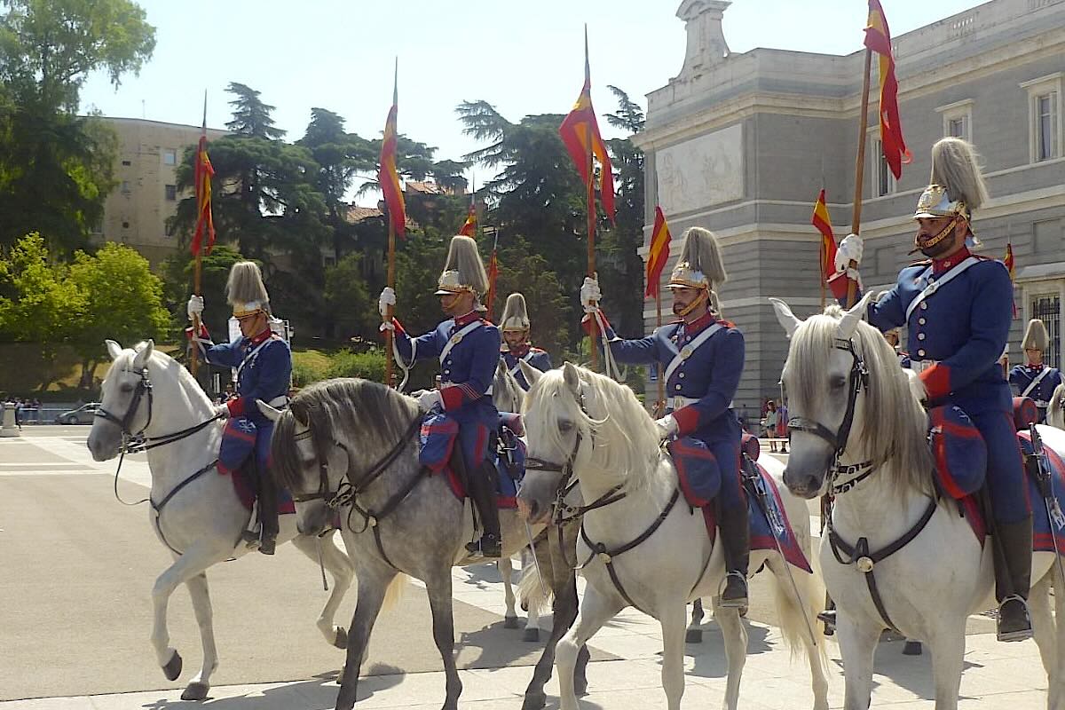 Relèves de la garde royale du Palais Royal de Madrid